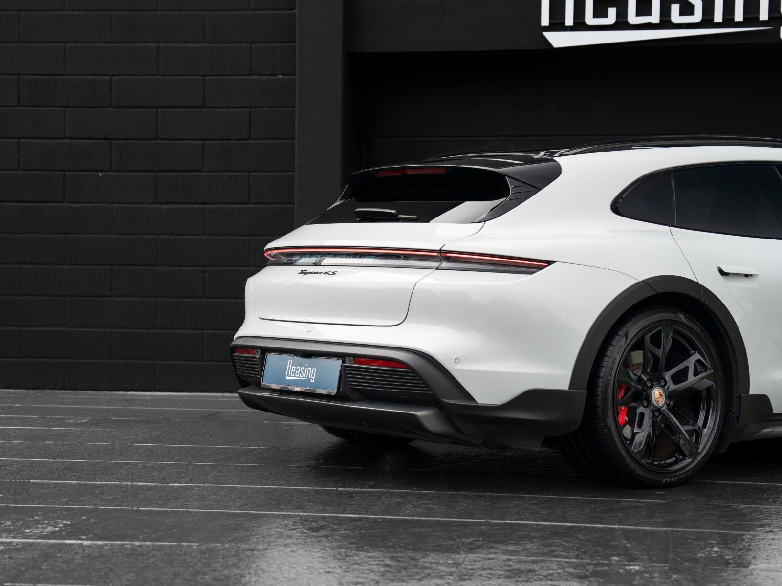 Hvid Porsche Taycan 4S fra 2021