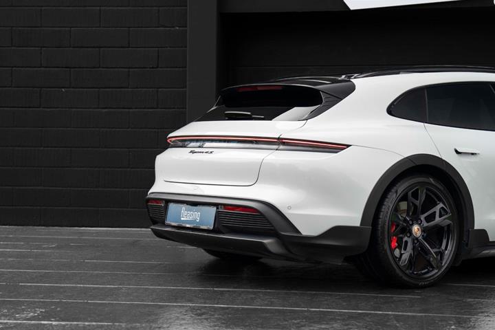 Hvid Porsche Taycan 4S fra 2021