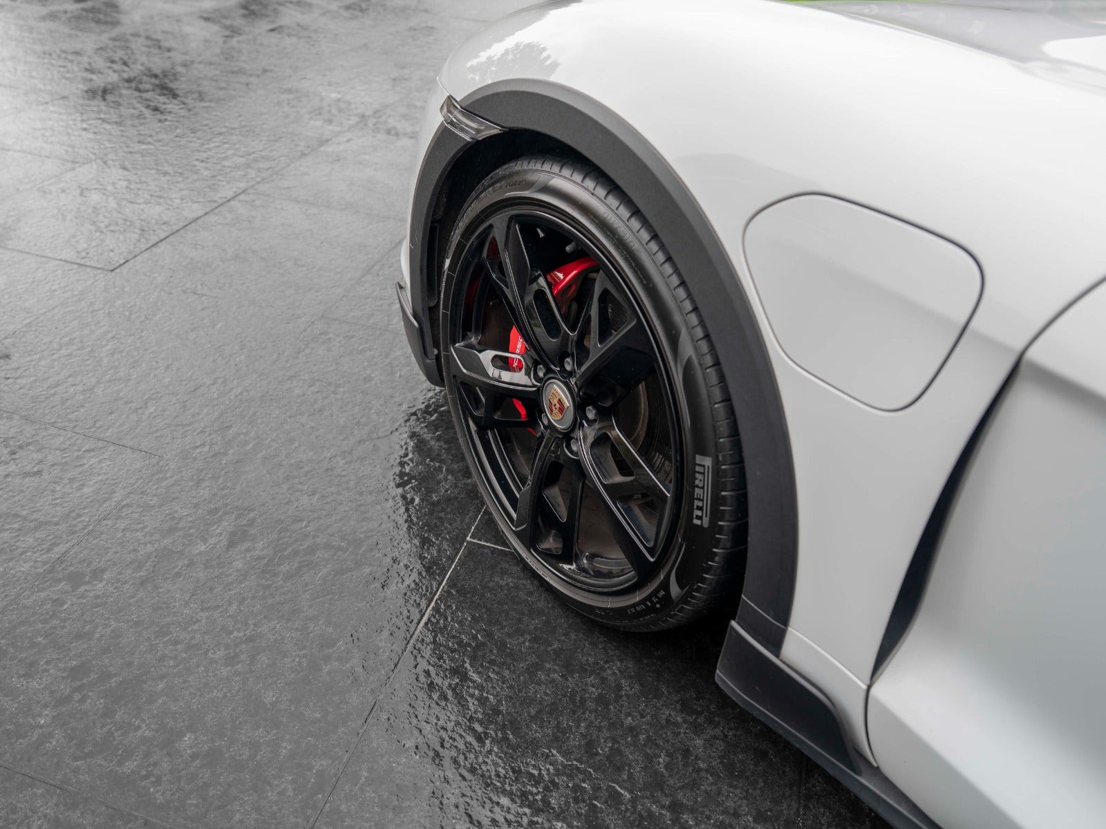 Hvid Porsche Taycan 4S fra 2021