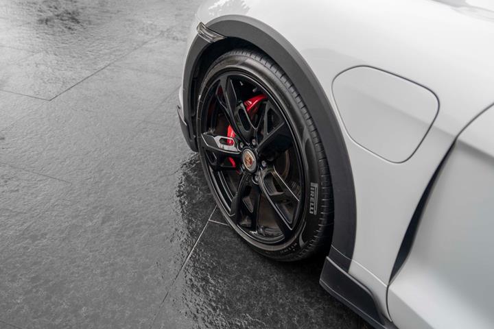 Hvid Porsche Taycan 4S fra 2021