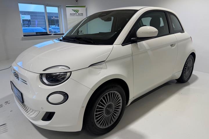 Hvid Fiat 500e fra 2023
