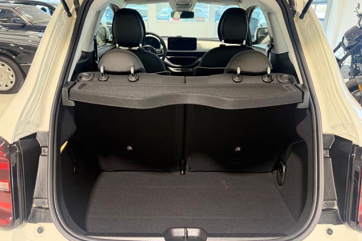 Hvid Fiat 500e fra 2023