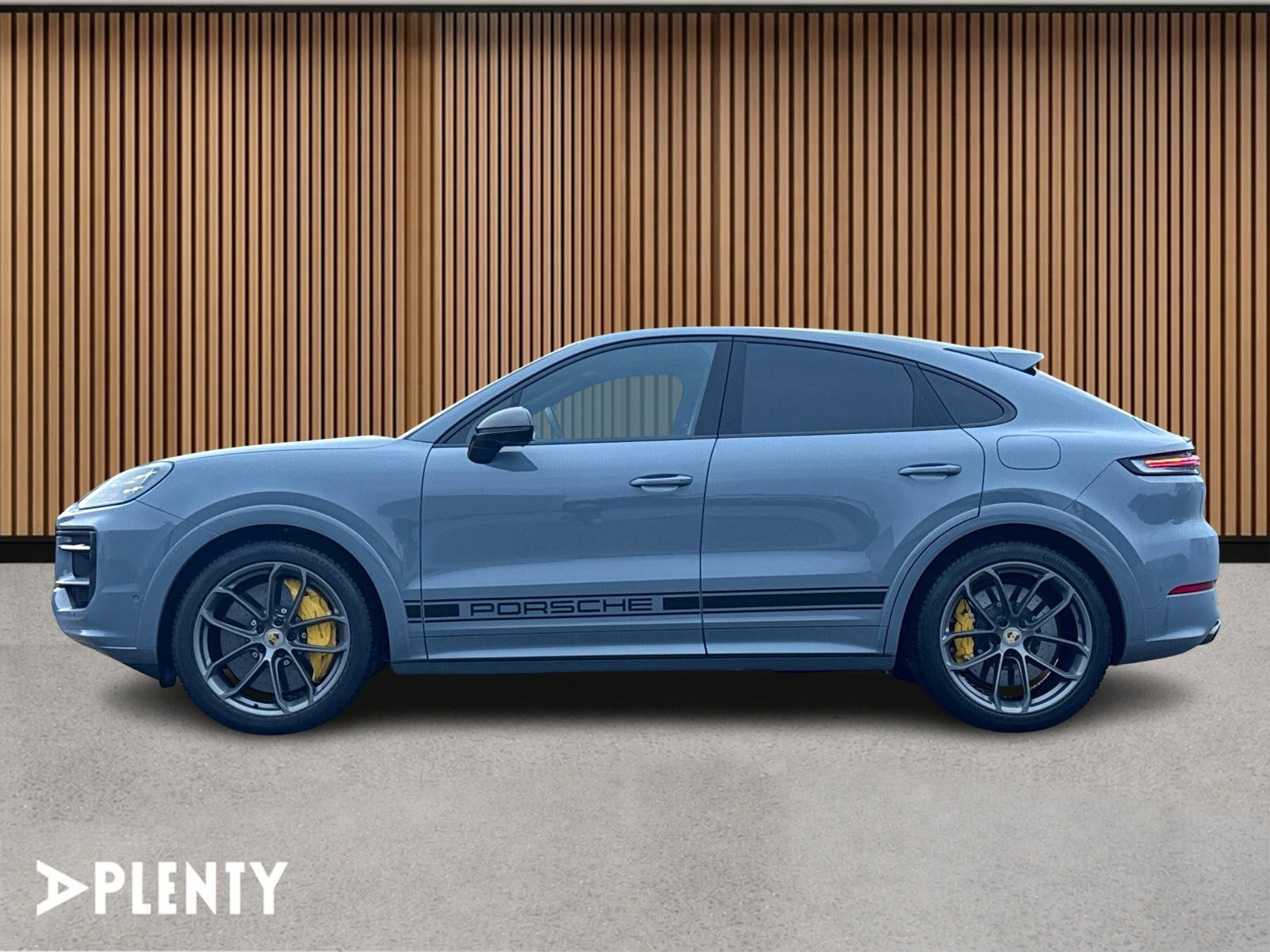 Grå Porsche Cayenne fra 2025