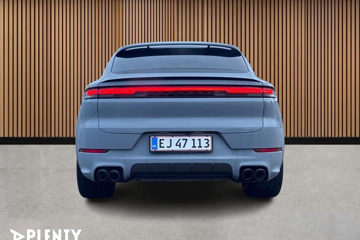 Grå Porsche Cayenne fra 2025