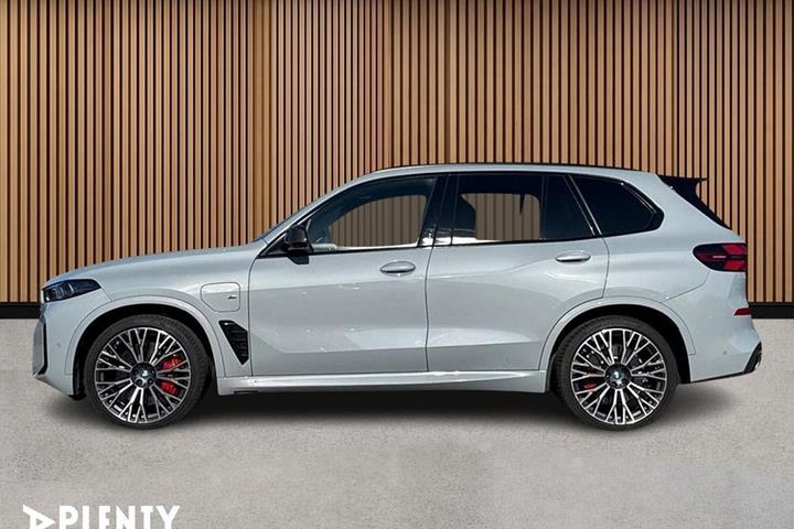 Grå BMW X5 fra 2024