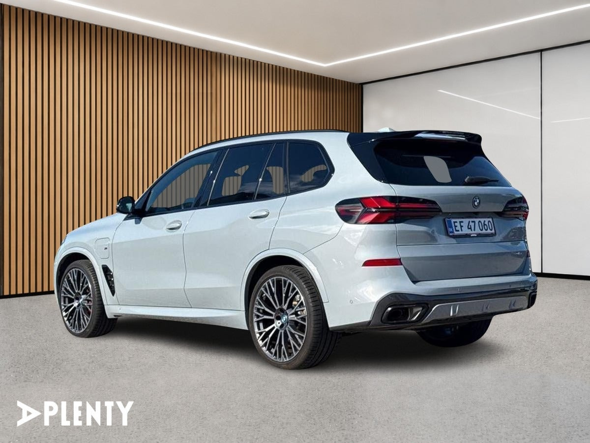 Grå BMW X5 fra 2024