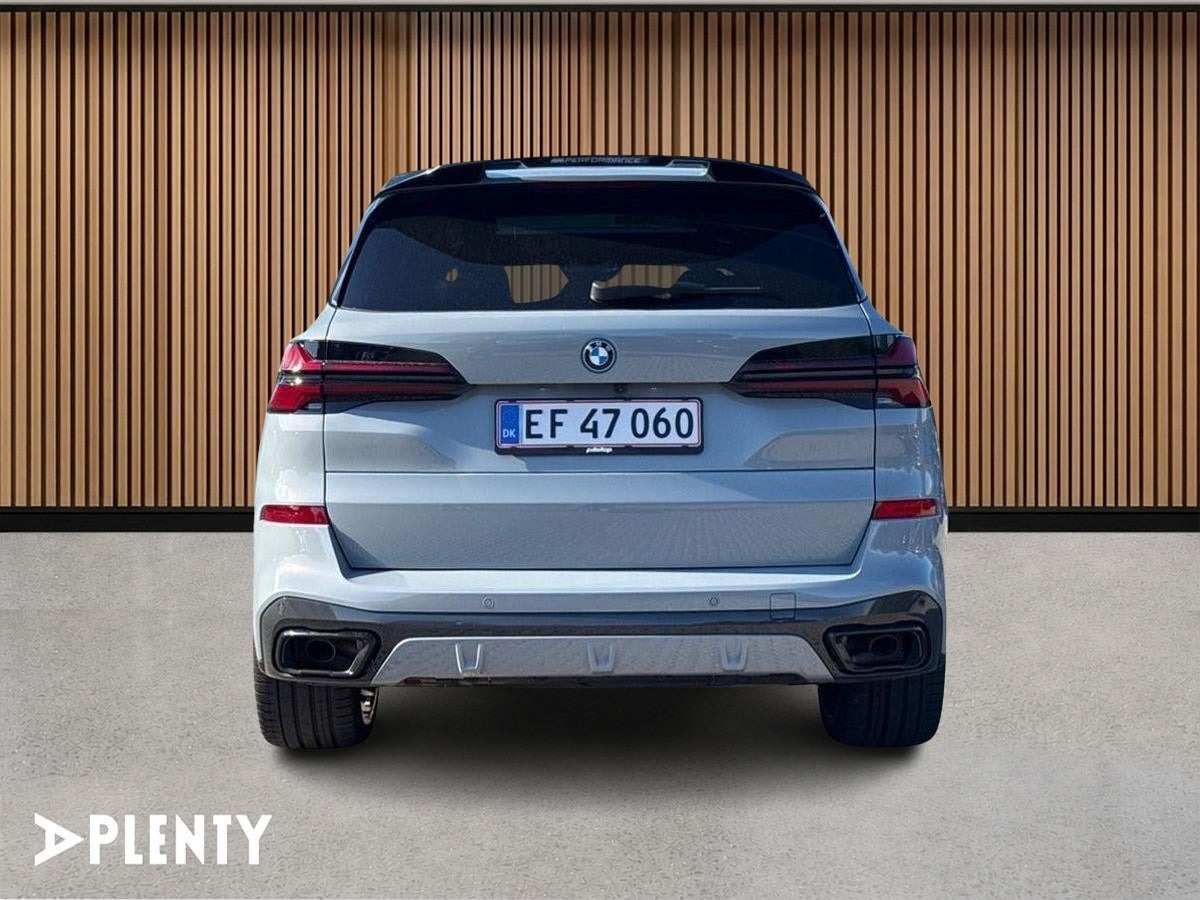 Grå BMW X5 fra 2024