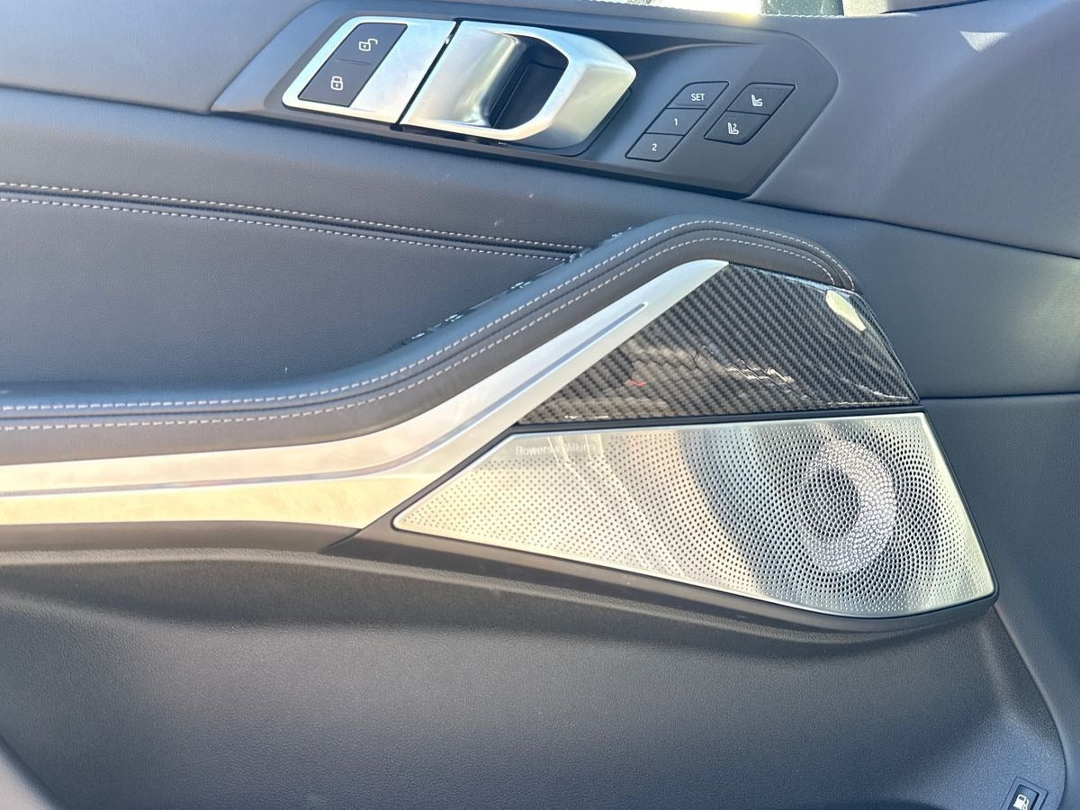 Grå BMW X5 fra 2024