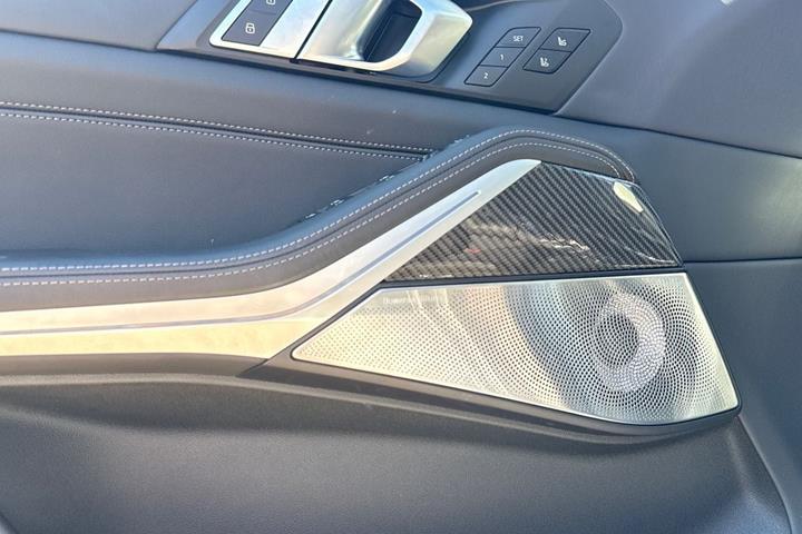 Grå BMW X5 fra 2024