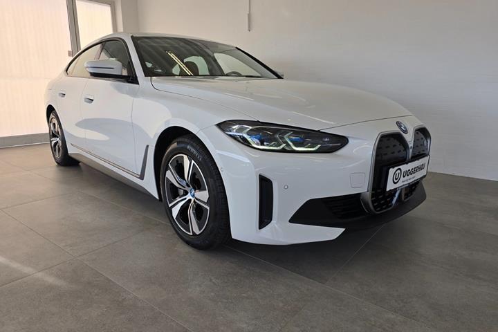 Hvid BMW i4 fra 2023