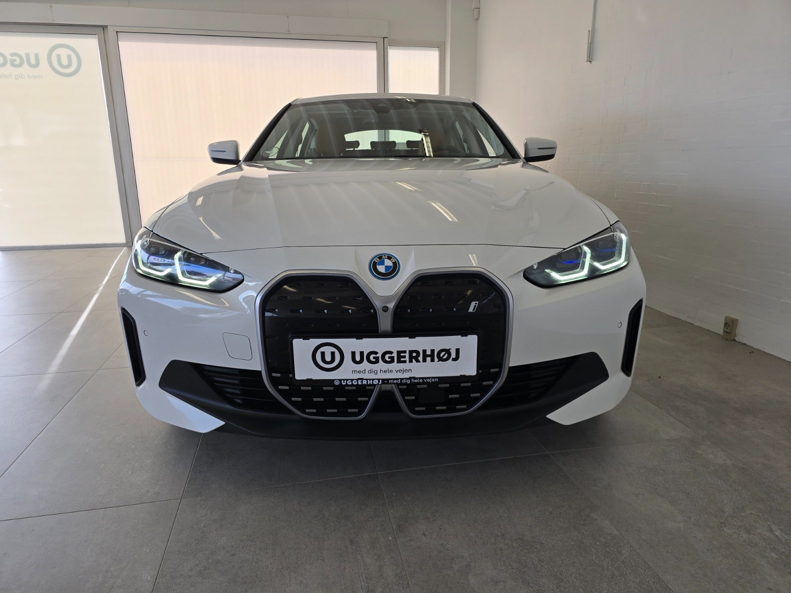 Hvid BMW i4 fra 2023