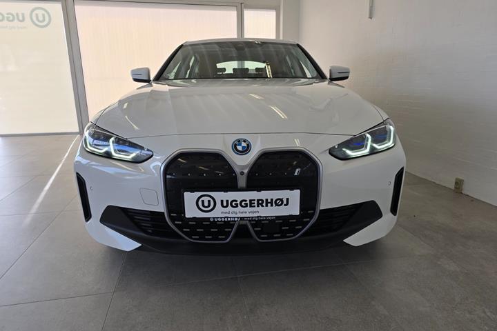 Hvid BMW i4 fra 2023