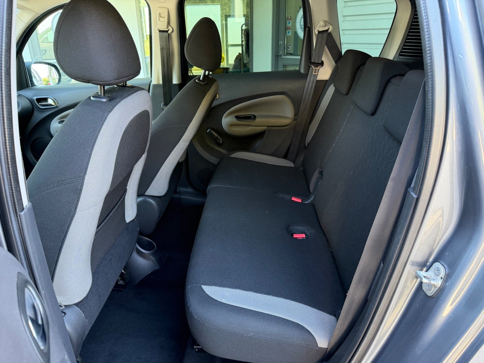 Grå Citroën C3 Picasso fra 2011