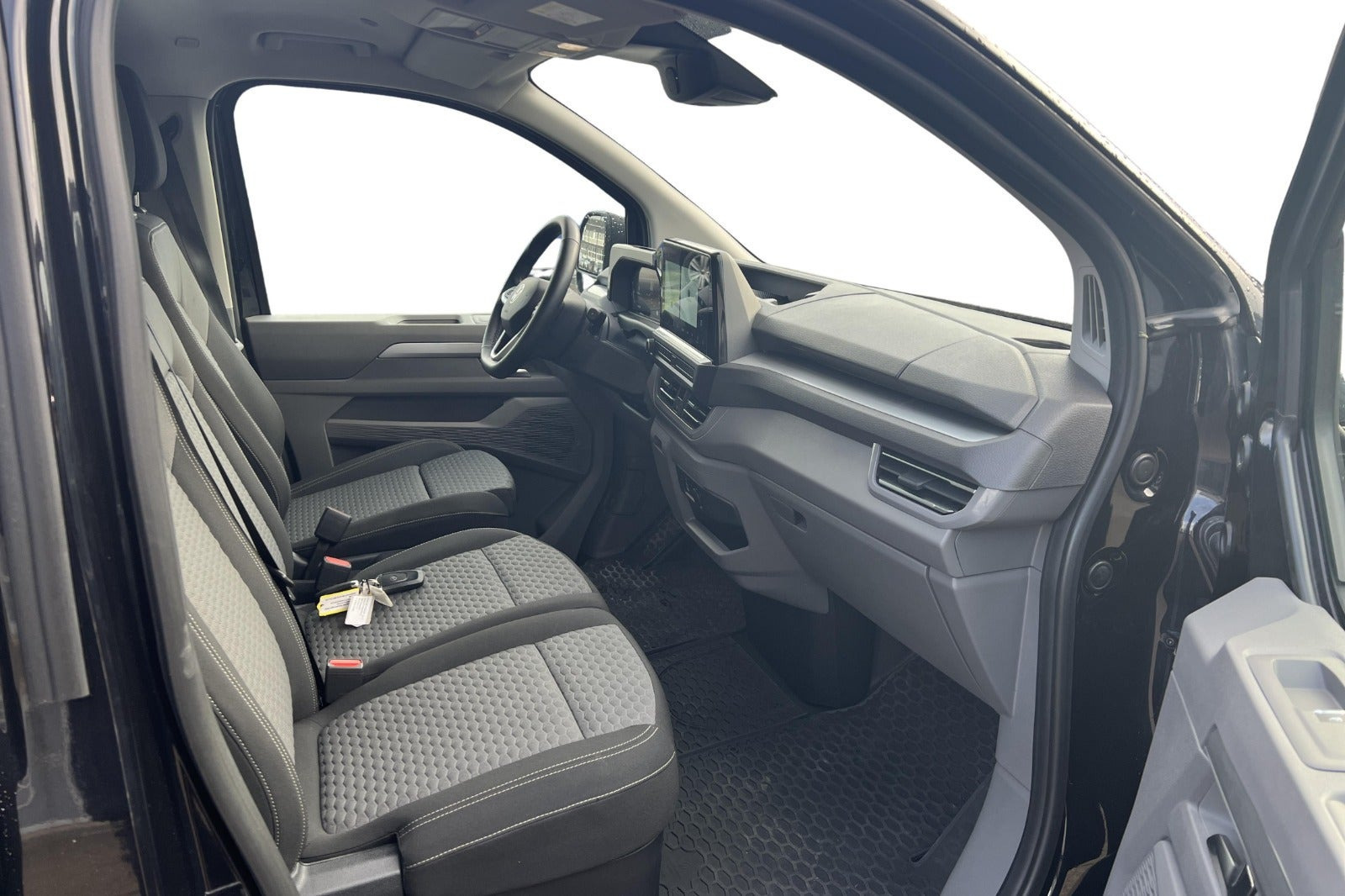 Sort VW Transporter fra 2025