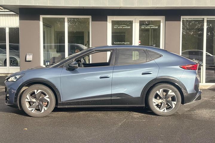 Blå Cupra Tavascan fra 2025