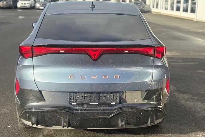 Blå Cupra Tavascan fra 2025