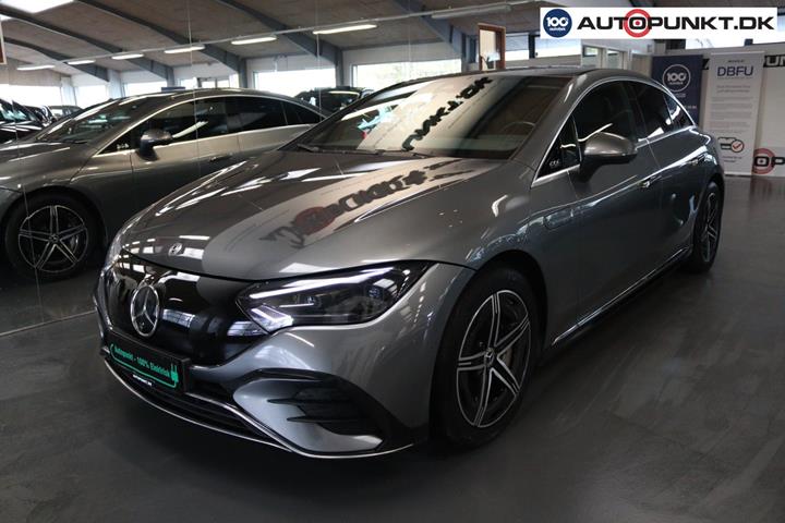 Grå Mercedes EQE350 fra 2024