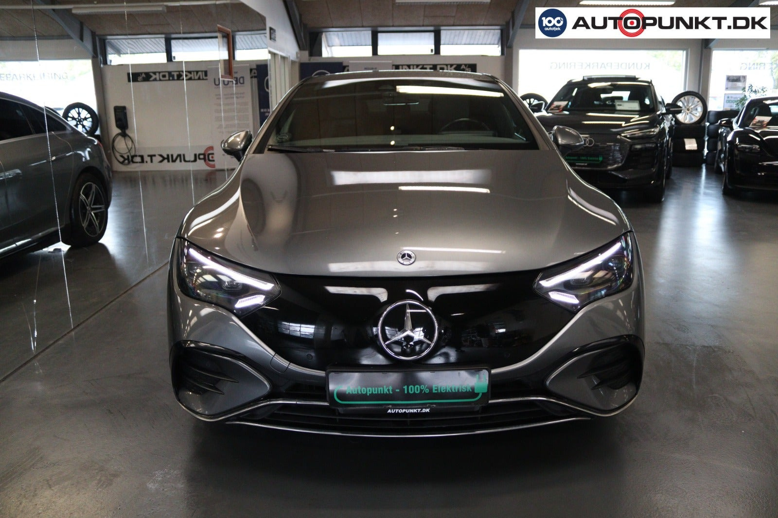 Grå Mercedes EQE350 fra 2024
