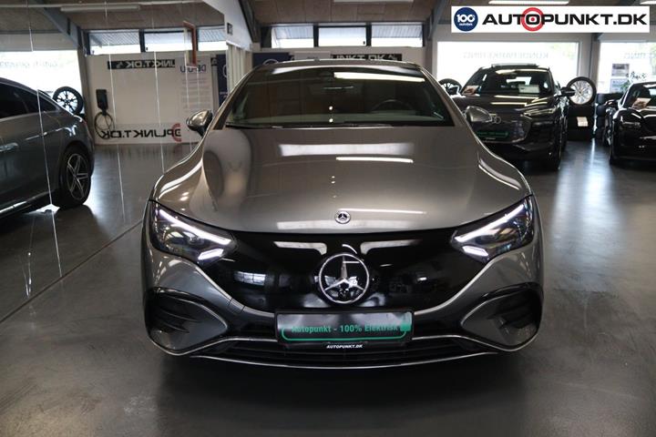 Grå Mercedes EQE350 fra 2024
