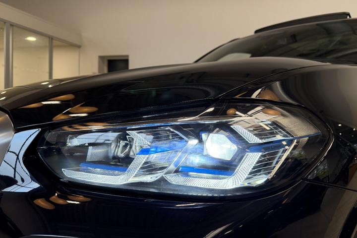 Sort BMW iX3 fra 2023