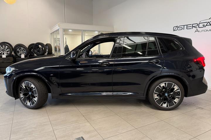 Sort BMW iX3 fra 2023
