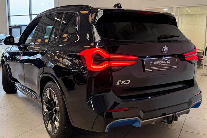 Sort BMW iX3 fra 2023