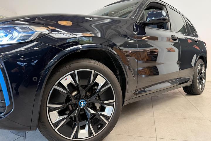Sort BMW iX3 fra 2023