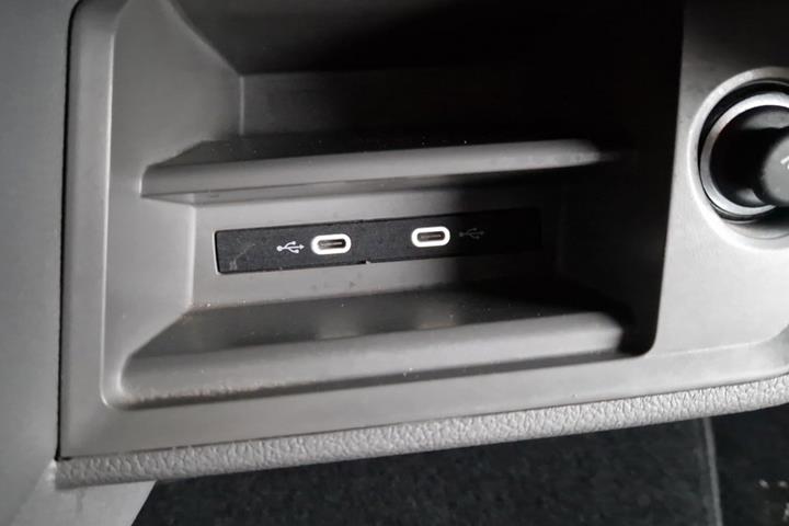 Hvid VW Crafter 35 fra 2023
