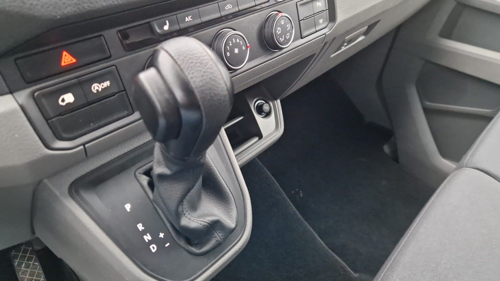 Hvid VW Crafter 35 fra 2023