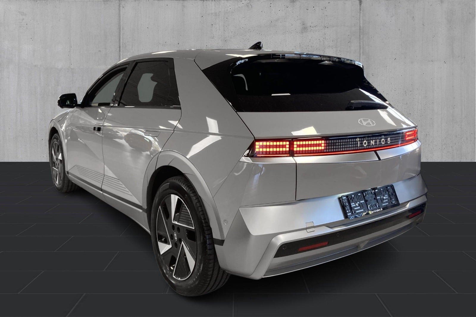 Grå Hyundai Ioniq 5 fra 2025