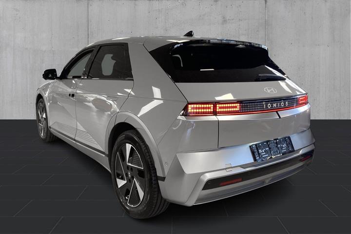 Grå Hyundai Ioniq 5 fra 2025