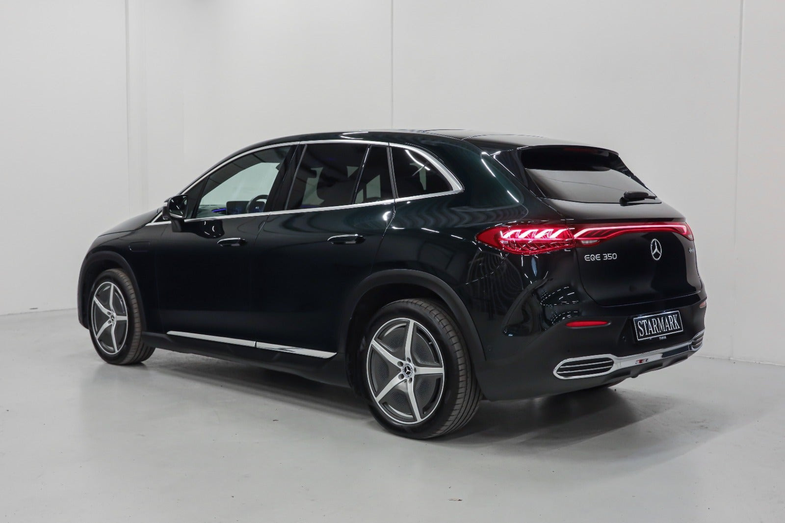 Grøn Mercedes EQE350 SUV fra 2024