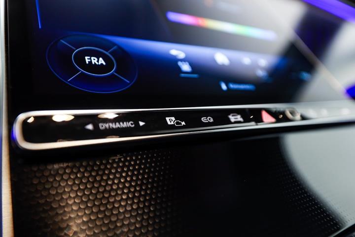 Grøn Mercedes EQE350 SUV fra 2024
