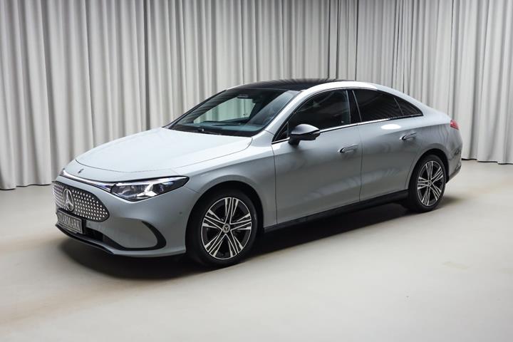 Grå Mercedes CLA250+ fra 2025
