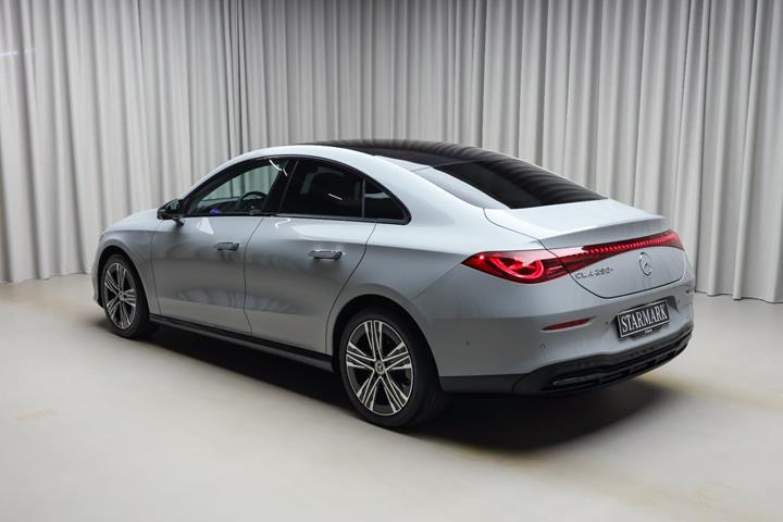 Grå Mercedes CLA250+ fra 2025