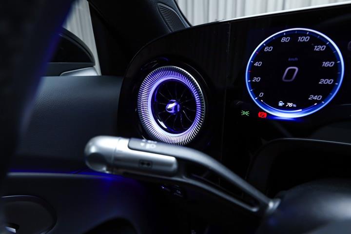 Grå Mercedes CLA250+ fra 2025