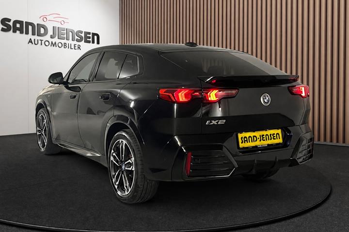 Sort BMW iX2 fra 2025