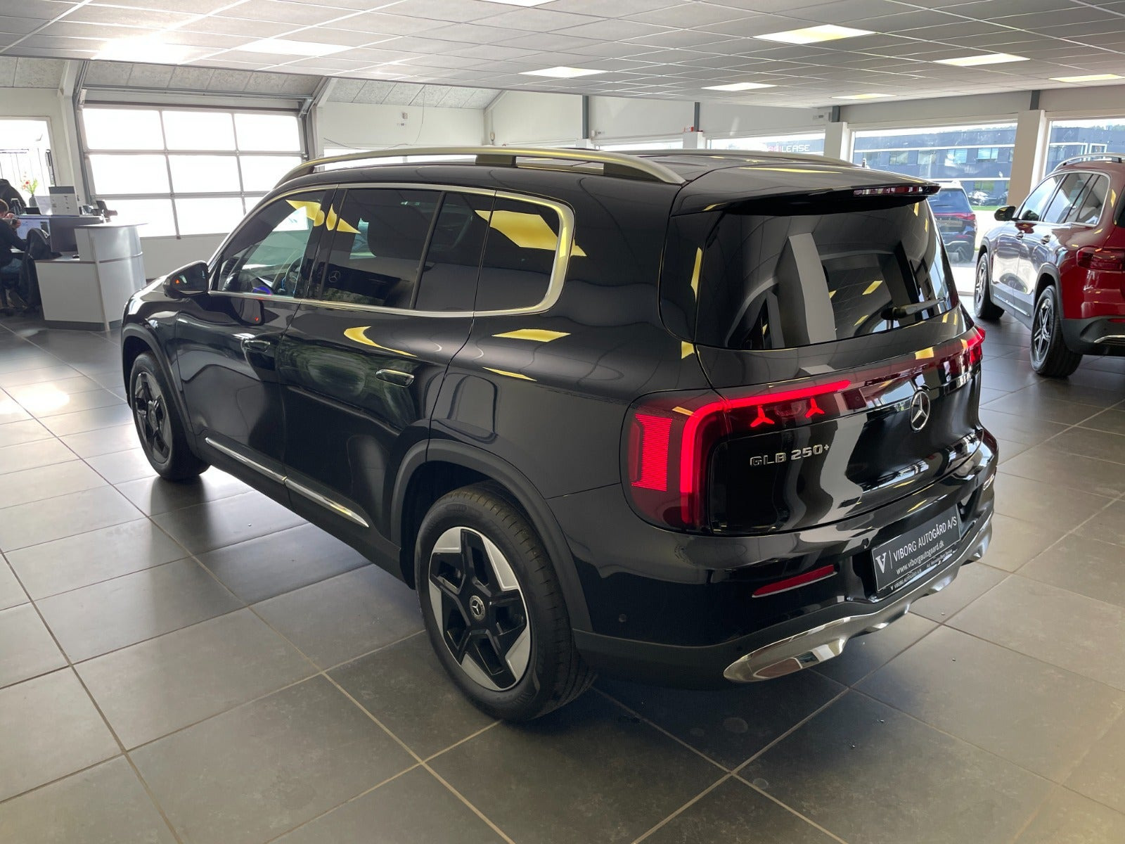 Sort Mercedes GLB250+ fra 2026