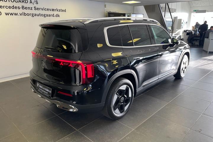 Sort Mercedes GLB250+ fra 2026