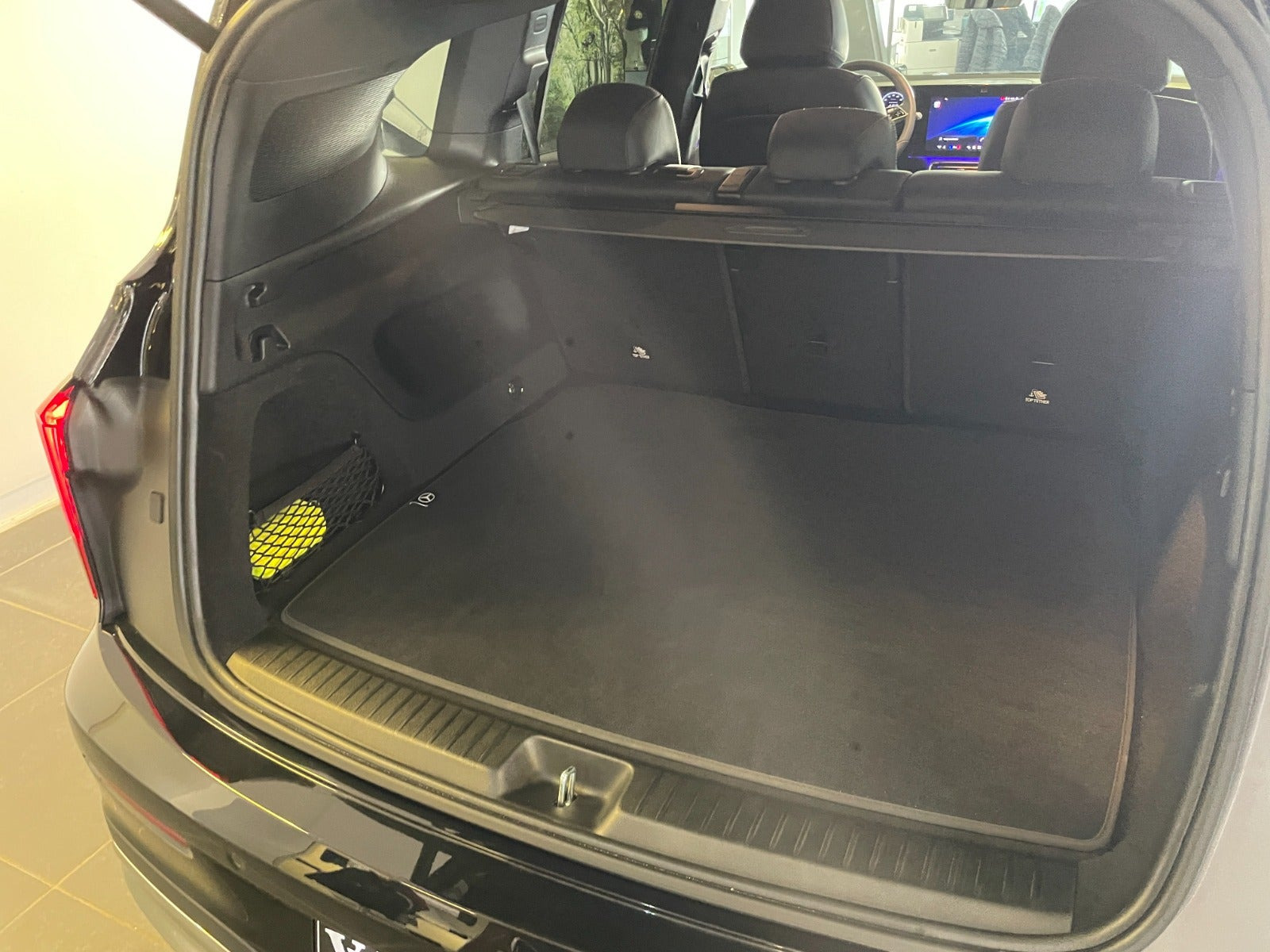 Sort Mercedes GLB250+ fra 2026