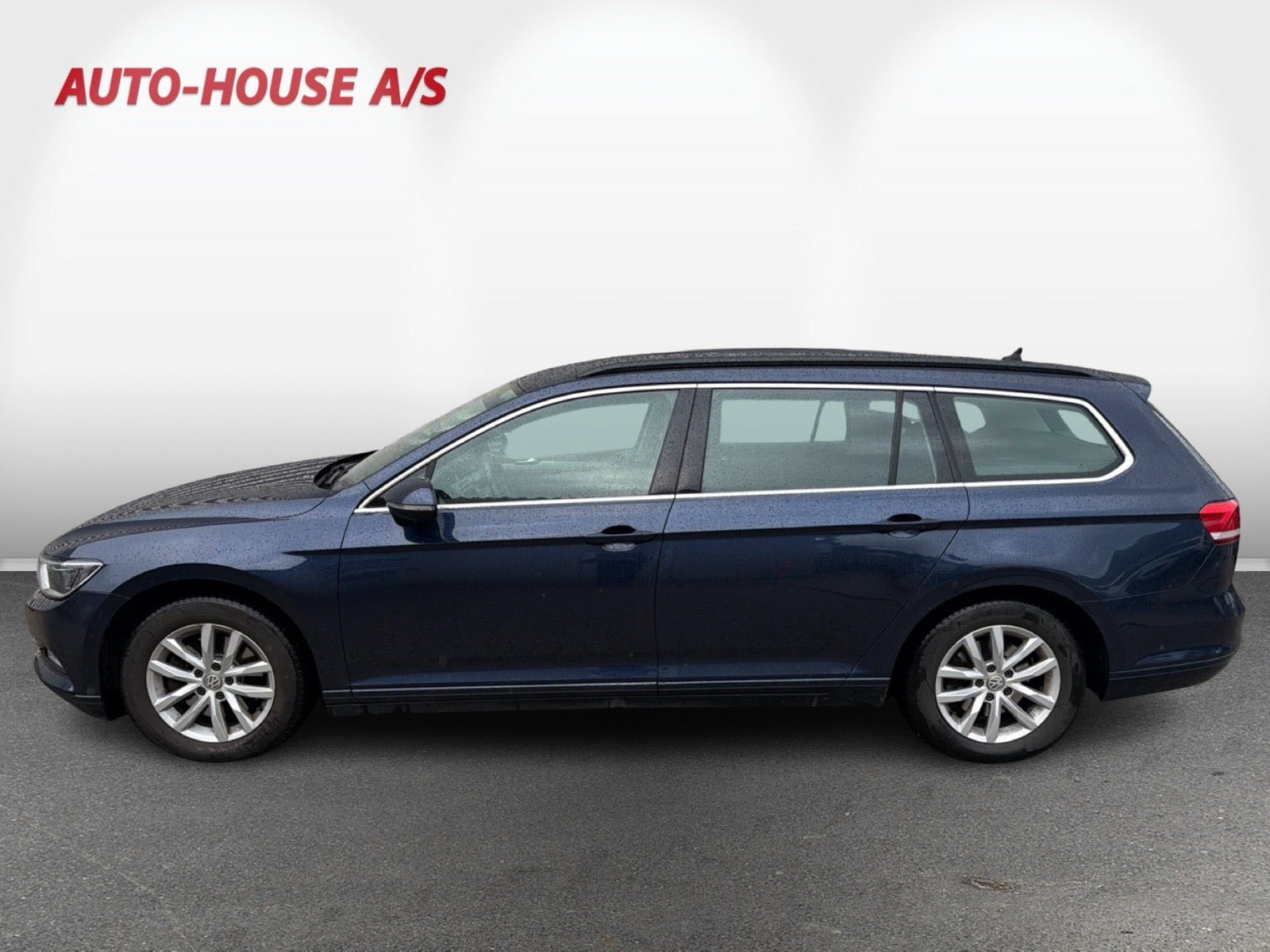 Blå VW Passat fra 2017