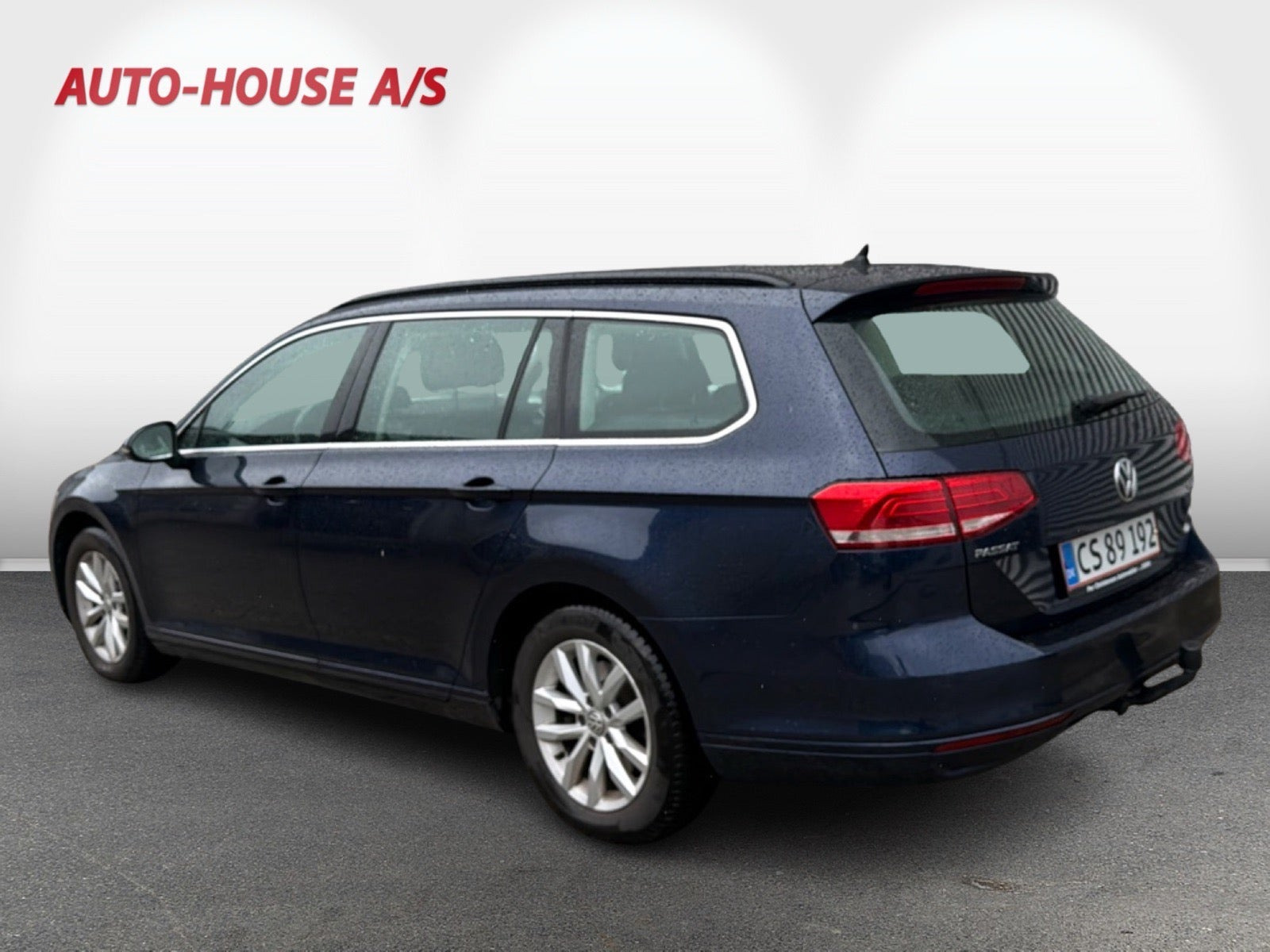 Blå VW Passat fra 2017