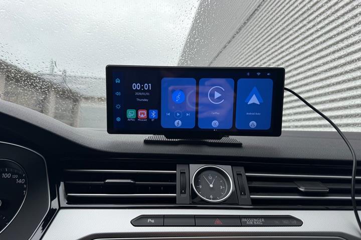 Blå VW Passat fra 2017