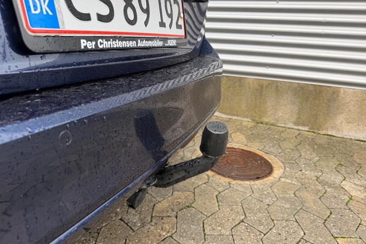 Blå VW Passat fra 2017