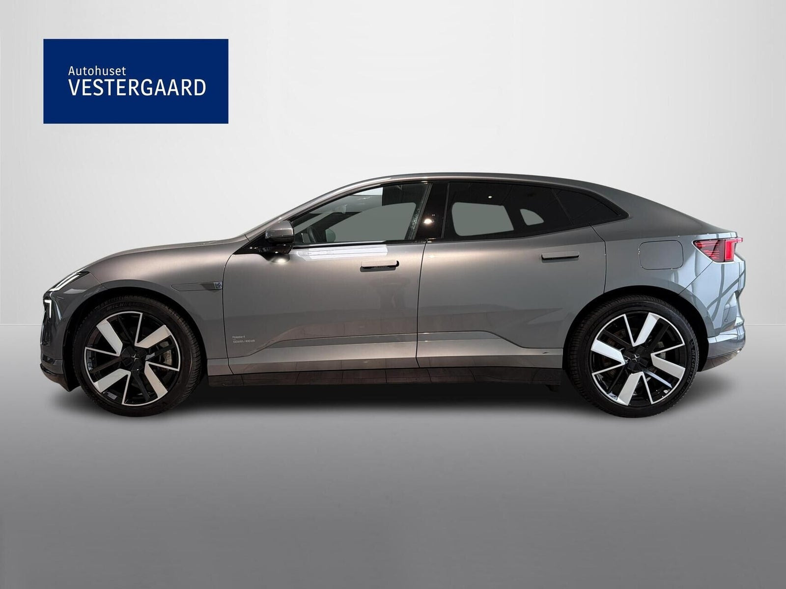 Grå Polestar 4 fra 2025