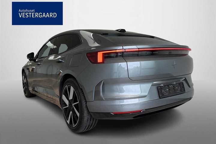 Grå Polestar 4 fra 2025