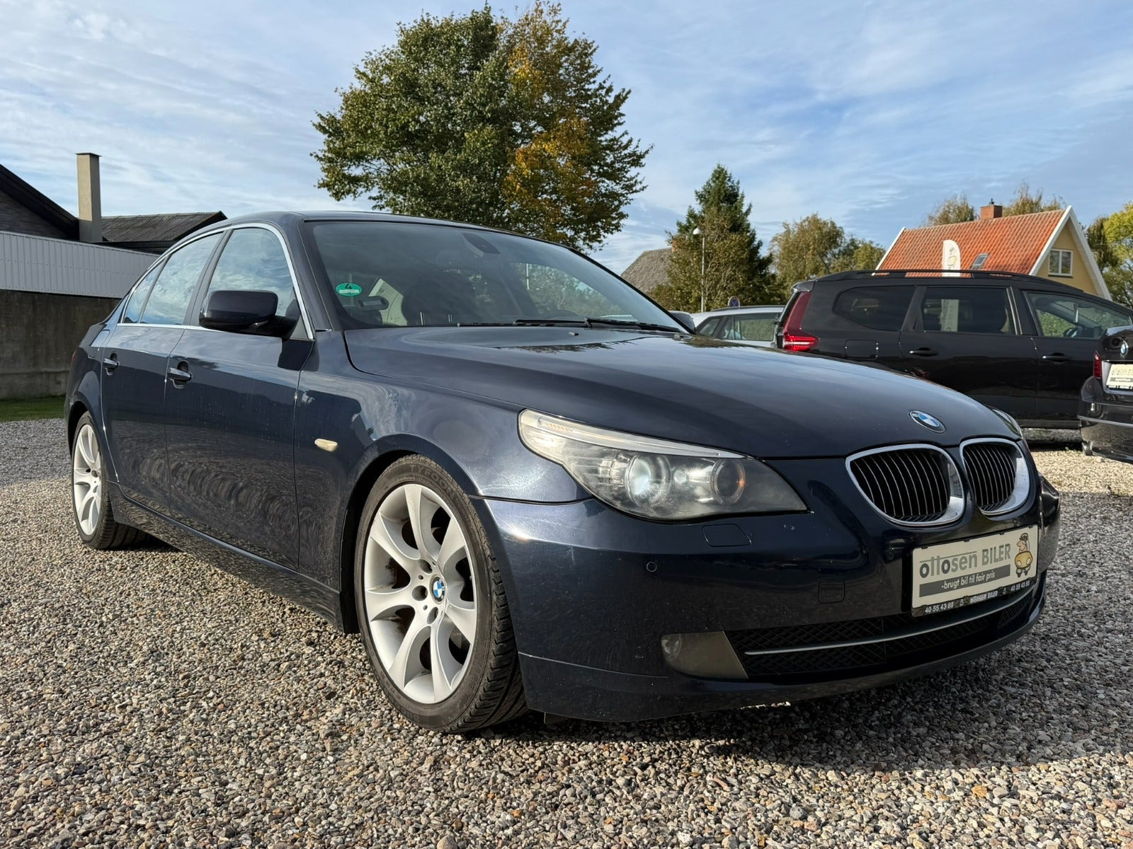 Blå BMW 523i fra 2007