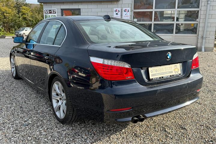 Blå BMW 523i fra 2007