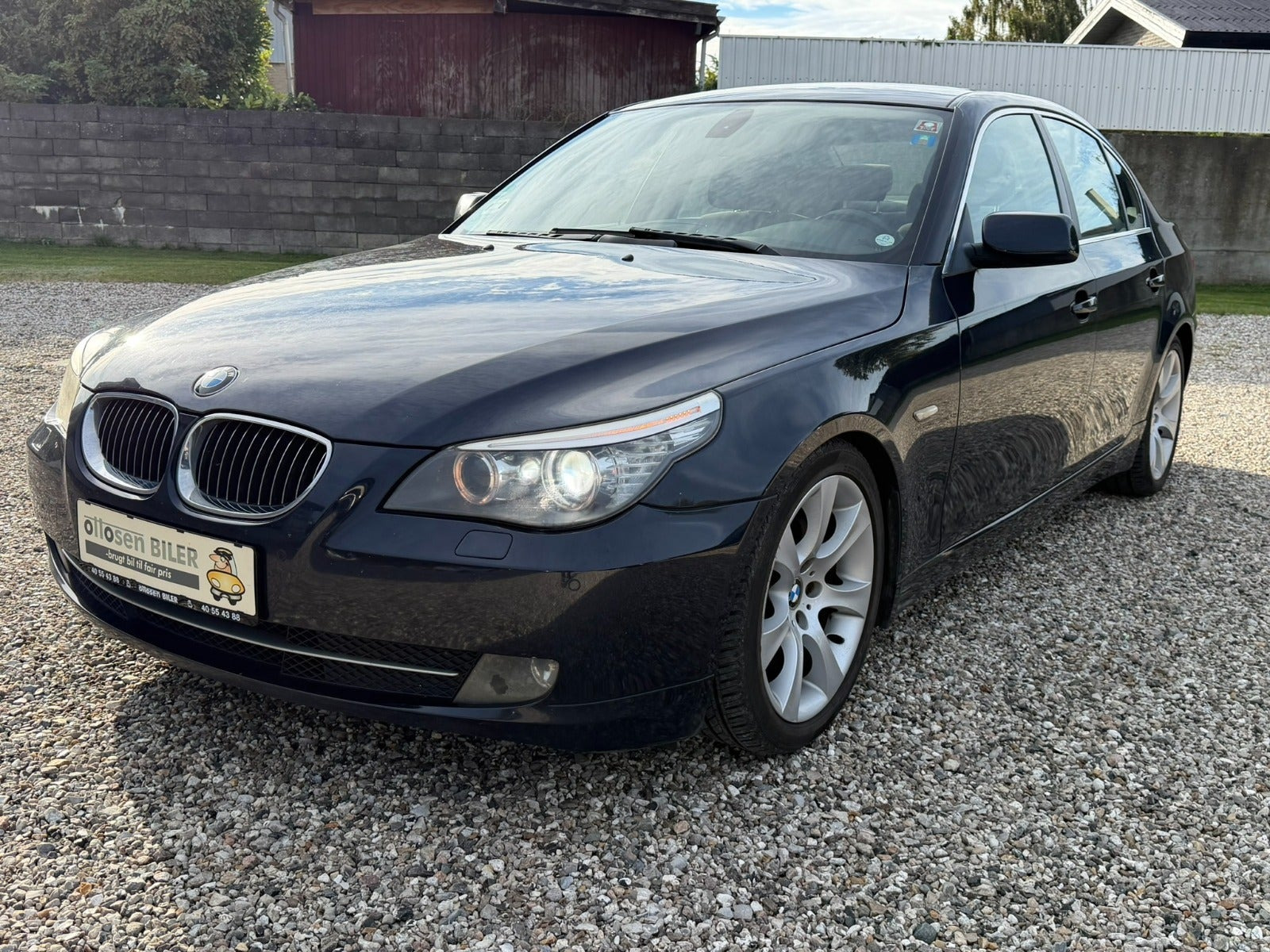 Blå BMW 523i fra 2007