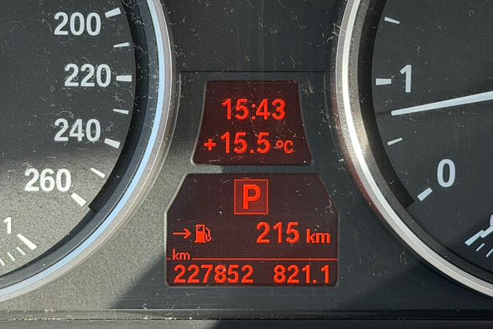Blå BMW 523i fra 2007